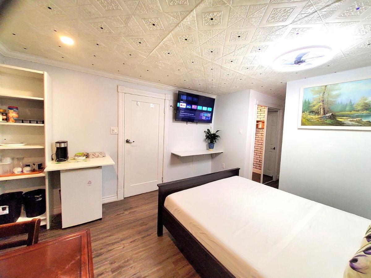 Homestay Renovated Cozy Bedroom With Private Washroom *