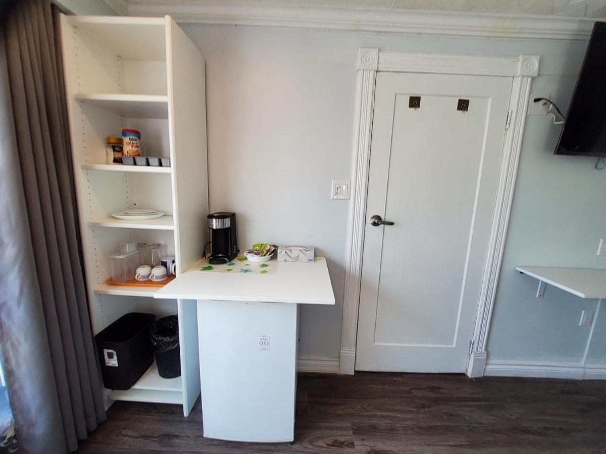Renovated Cozy Bedroom With Private Washroom *
