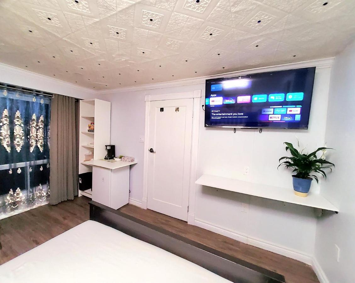 Renovated Cozy Bedroom With Private Washroom Homestay Toronto