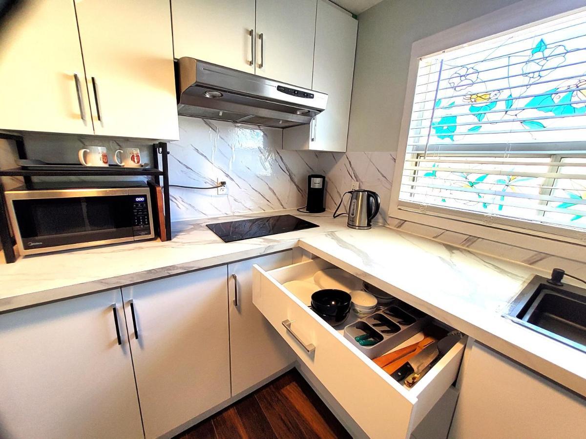 Renovated Cozy Bedroom With Private Washroom Toronto