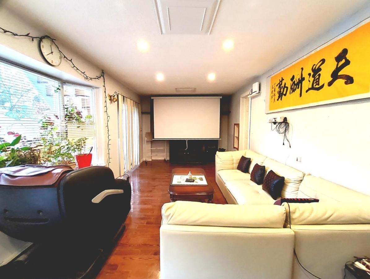 Renovated Cozy Bedroom With Private Washroom Homestay *