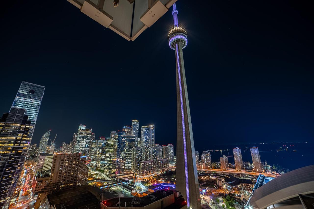 Designer W/ Cn Tower View & Parking Apartment