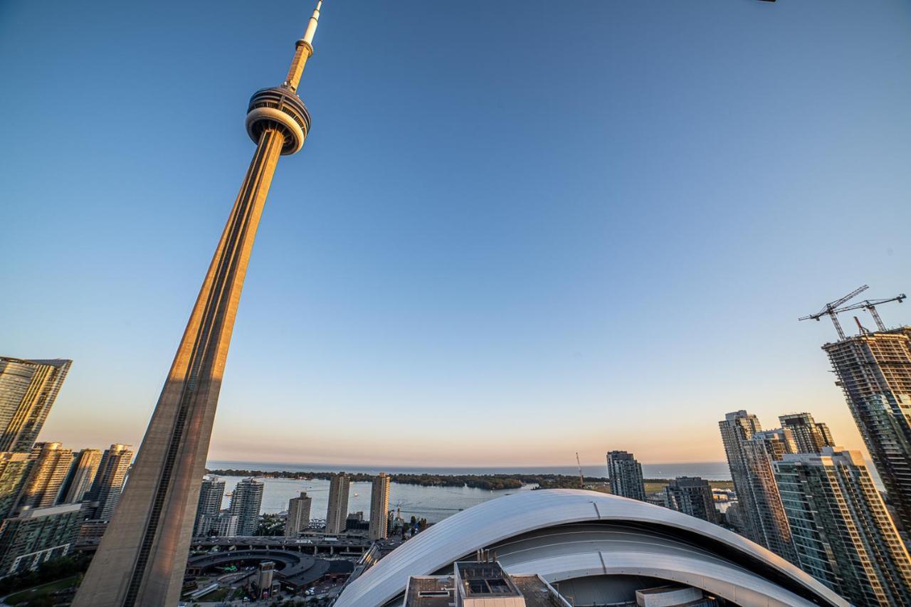 Designer W/ Cn Tower View & Parking *