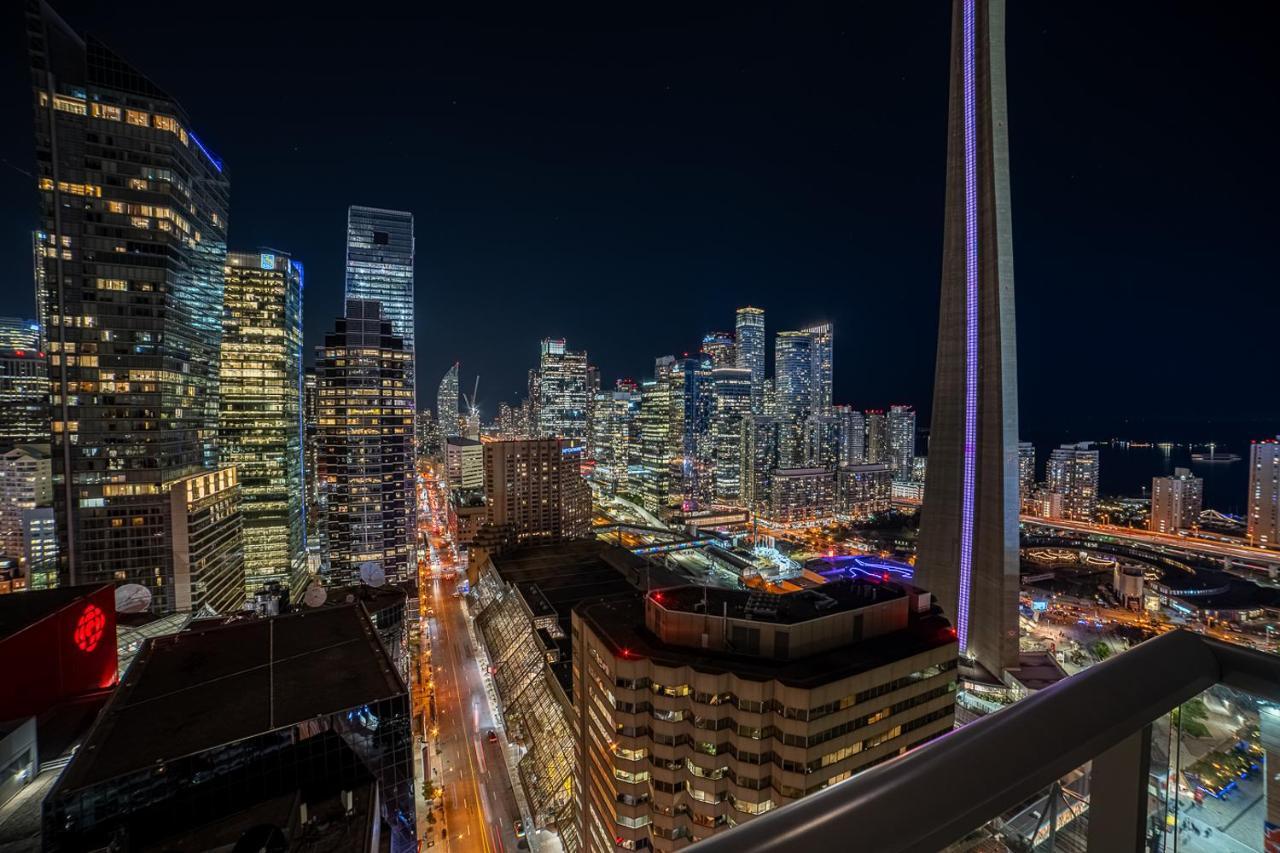 Designer W/ Cn Tower View & Parking *