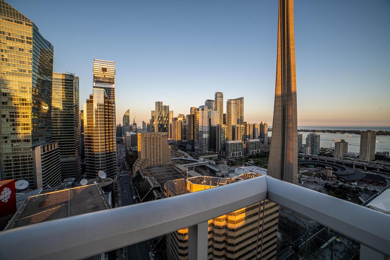 Apartment Designer W/ Cn Tower View & Parking Toronto