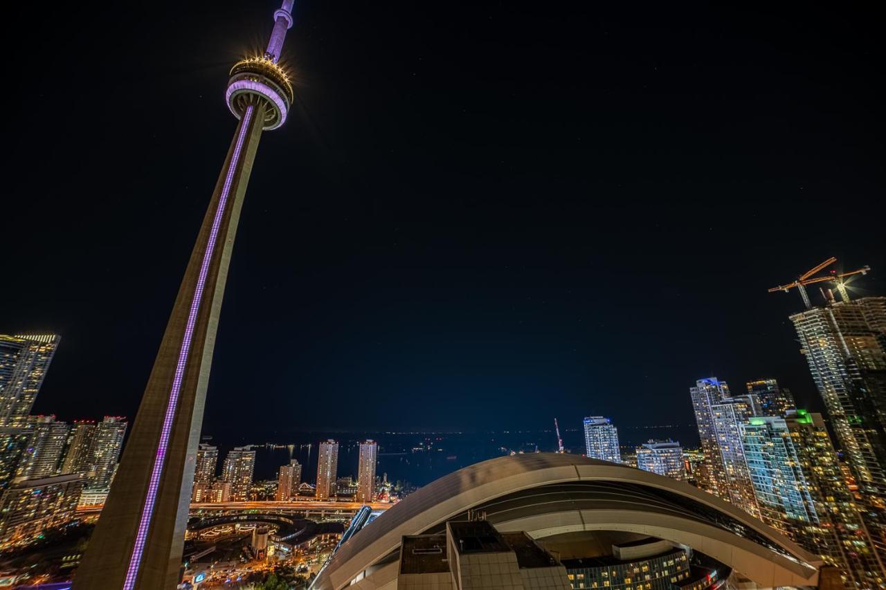 Designer W/ Cn Tower View & Parking Toronto