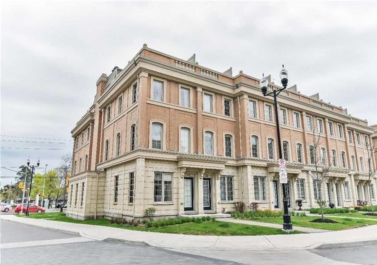 Immaculate Executive Townhouse 3br&3ba At Lawrence Park Ferienhaus Toronto