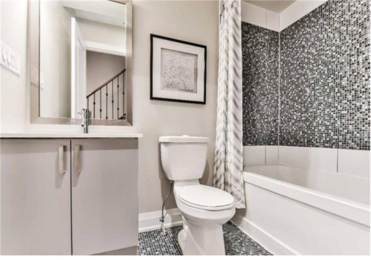 Immaculate Executive Townhouse 3br&3ba At Lawrence Park Ferienhaus Toronto