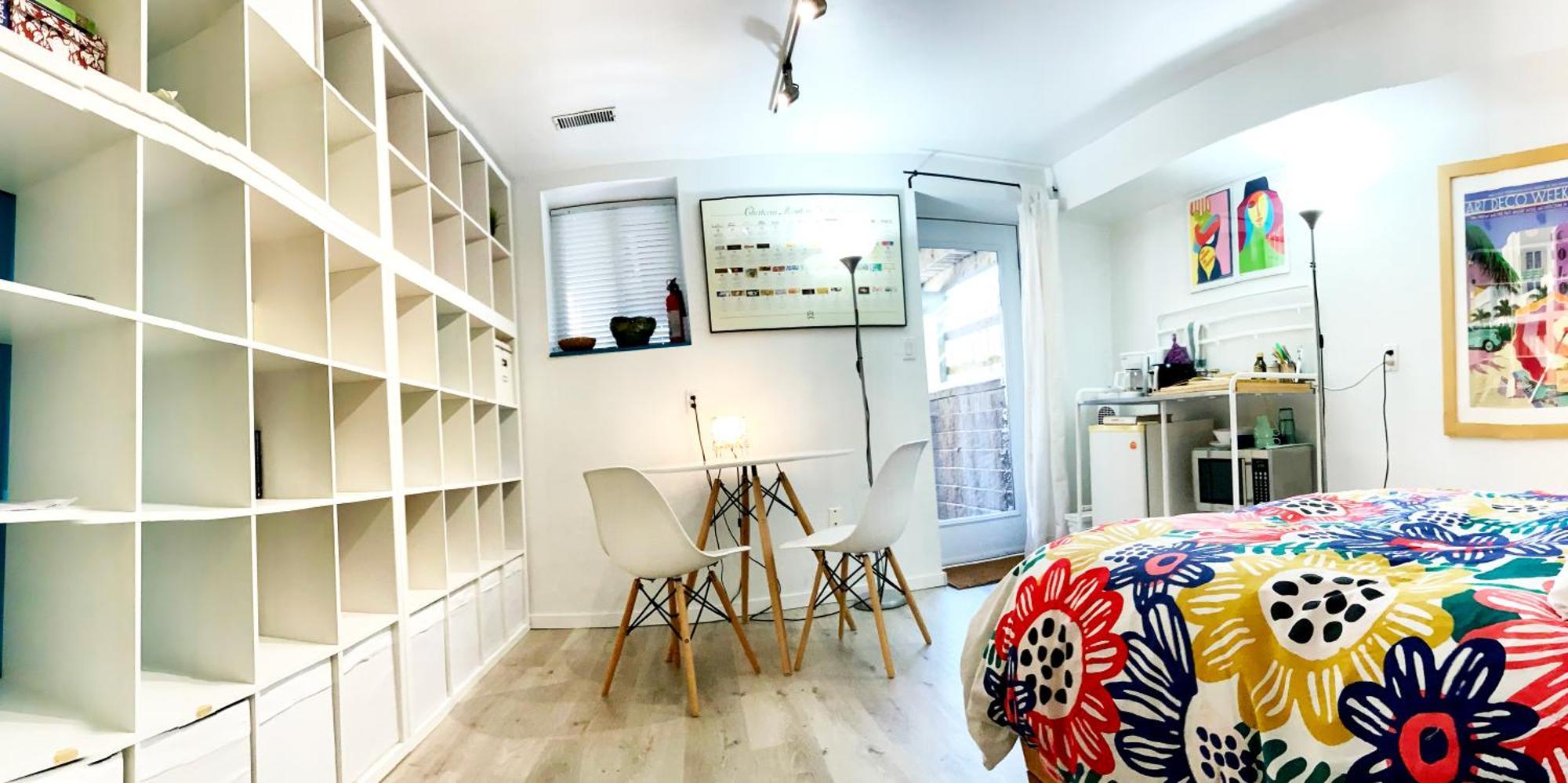 An Independent Beach Retreat Steps From The Lake And Right In The City Toronto