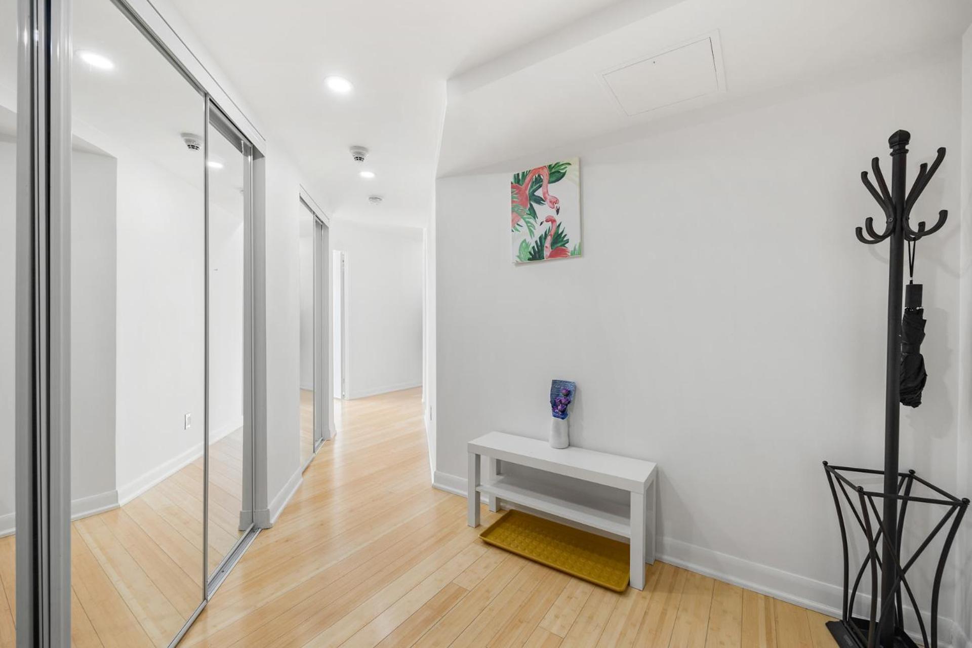 Modern 2-bedroom W Floor To Ceiling Windows *