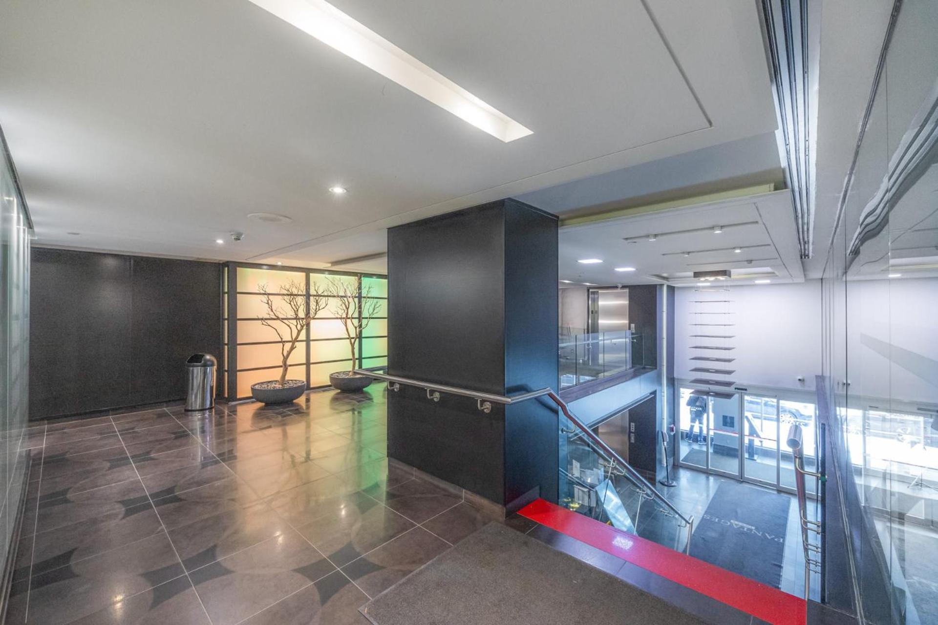 Holiday home Modern 2-bedroom W Floor To Ceiling Windows Toronto