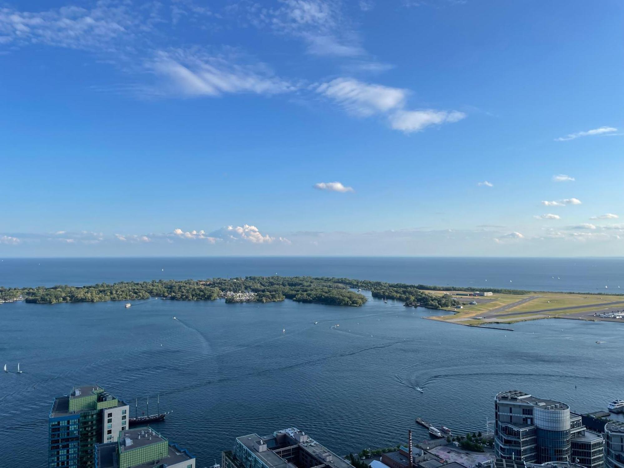 Presidential Heart Of Downtown With Stunning View * Toronto