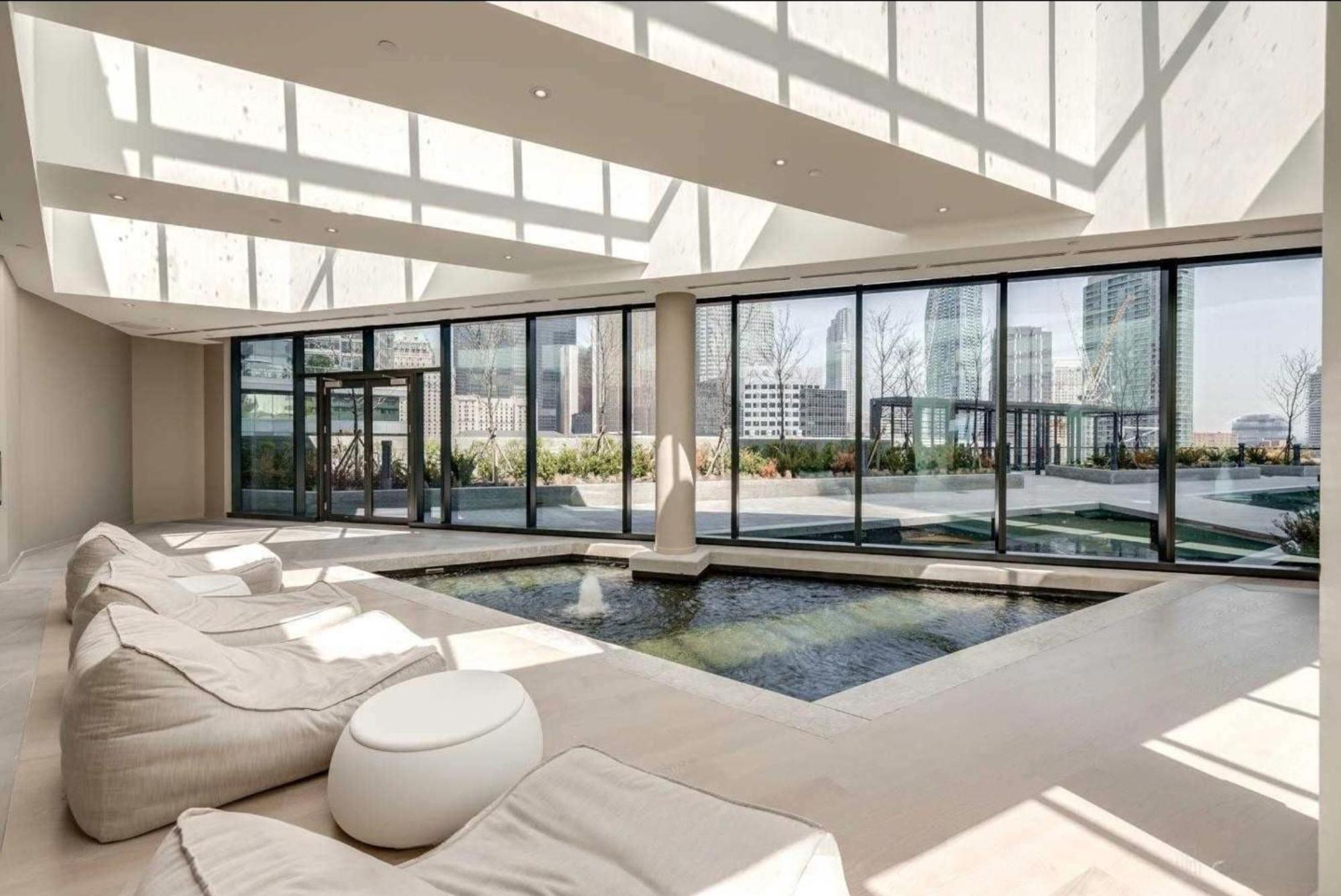 Presidential Heart Of Downtown With Stunning View Apartment
