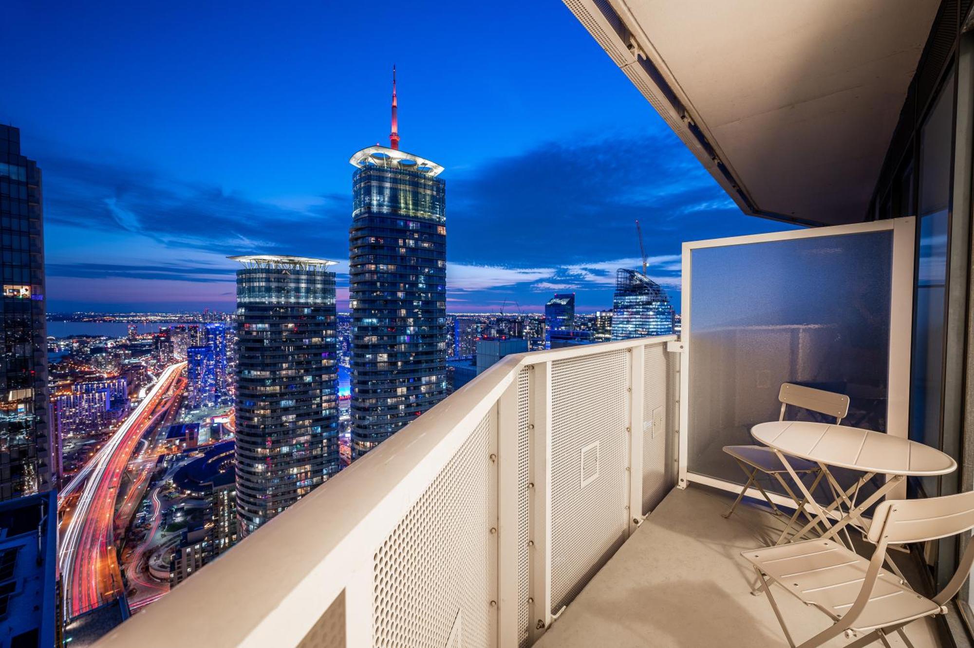 Presidential Heart Of Downtown With Stunning View Apartment