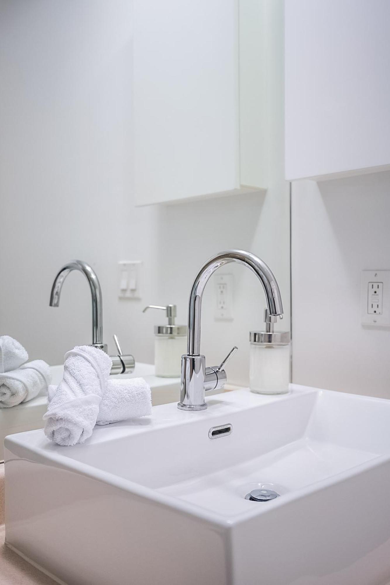 Rivetstays - The Neptune Apartment