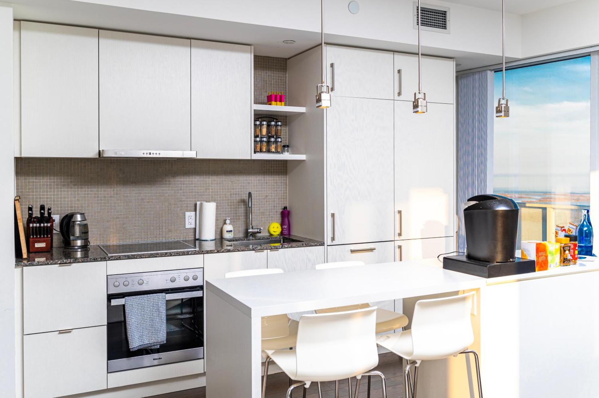 Presidential Heart Of Downtown With Stunning View Apartment Toronto