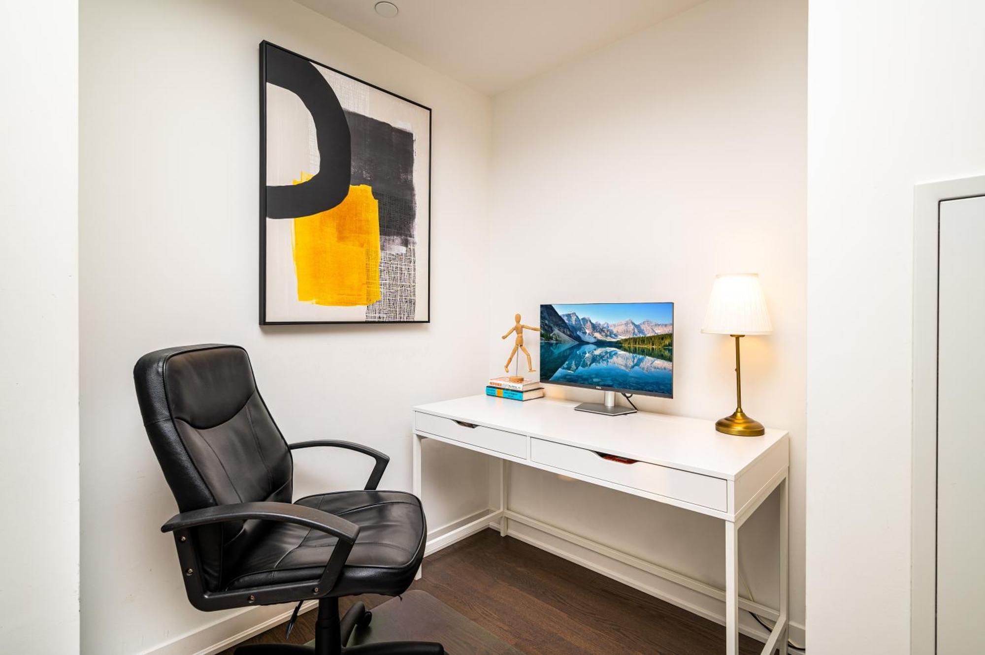 Presidential Heart Of Downtown With Stunning View * Toronto