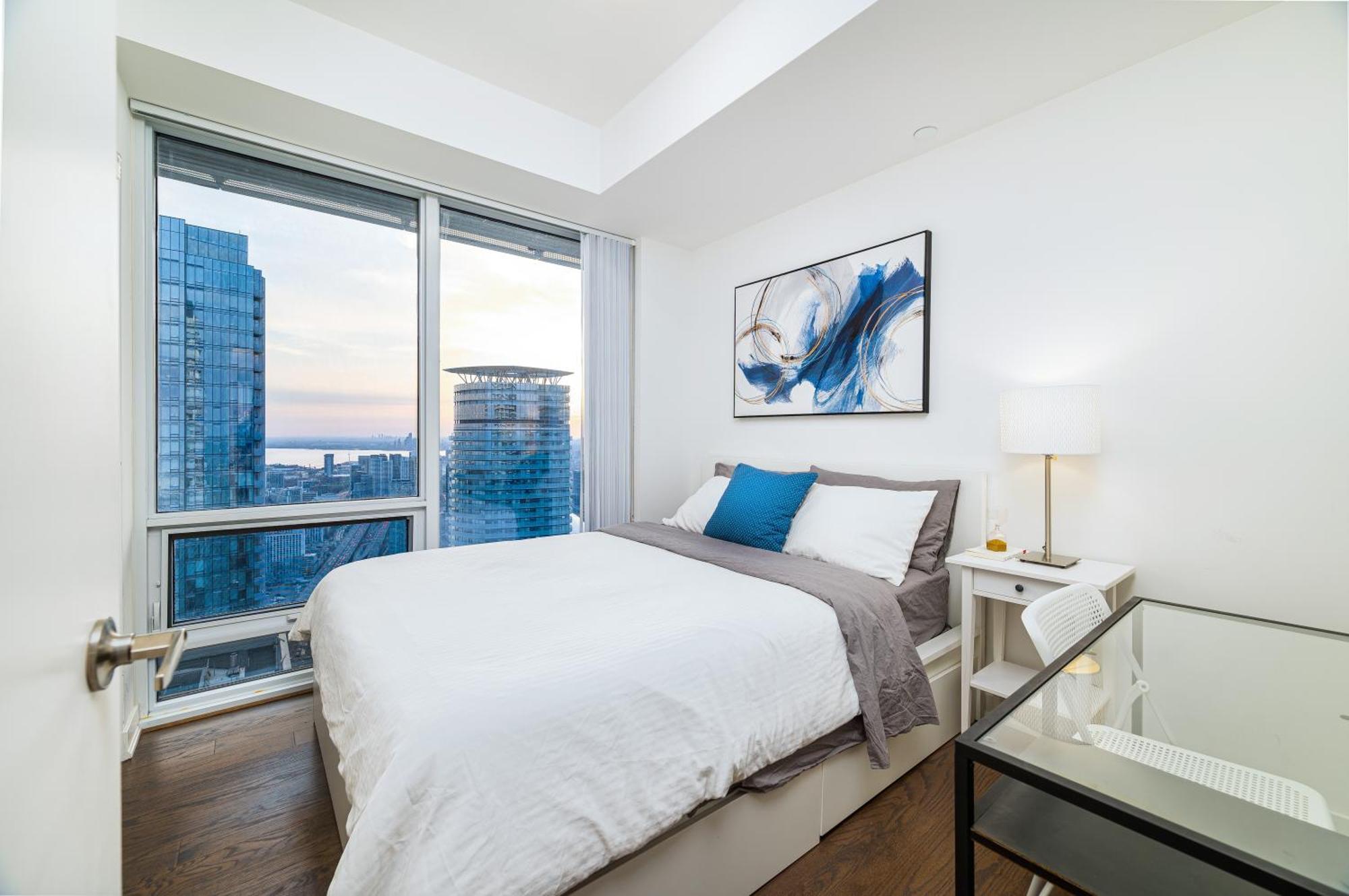 Presidential Heart Of Downtown With Stunning View Apartment Toronto