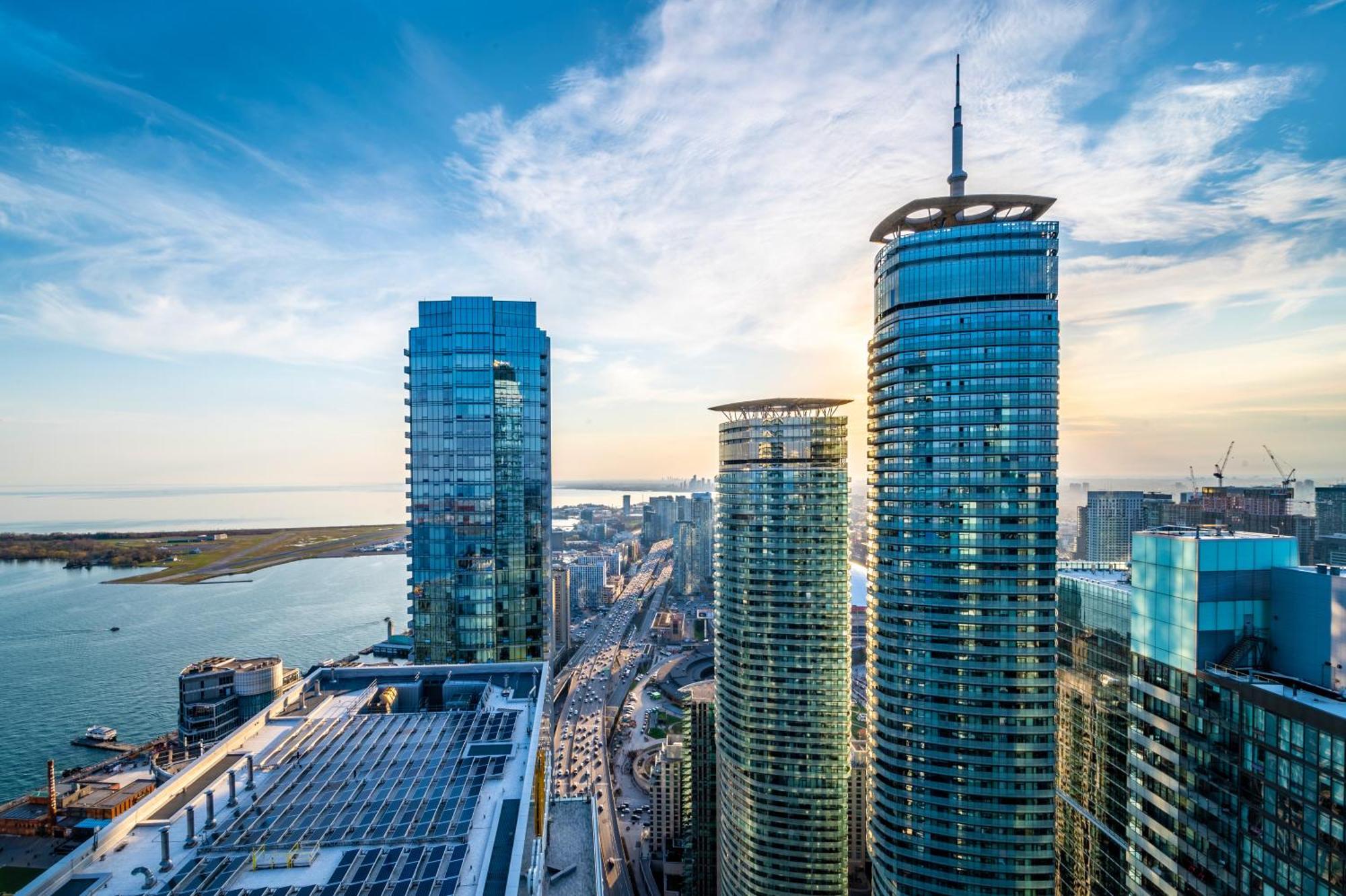 Presidential Heart Of Downtown With Stunning View Apartment Toronto