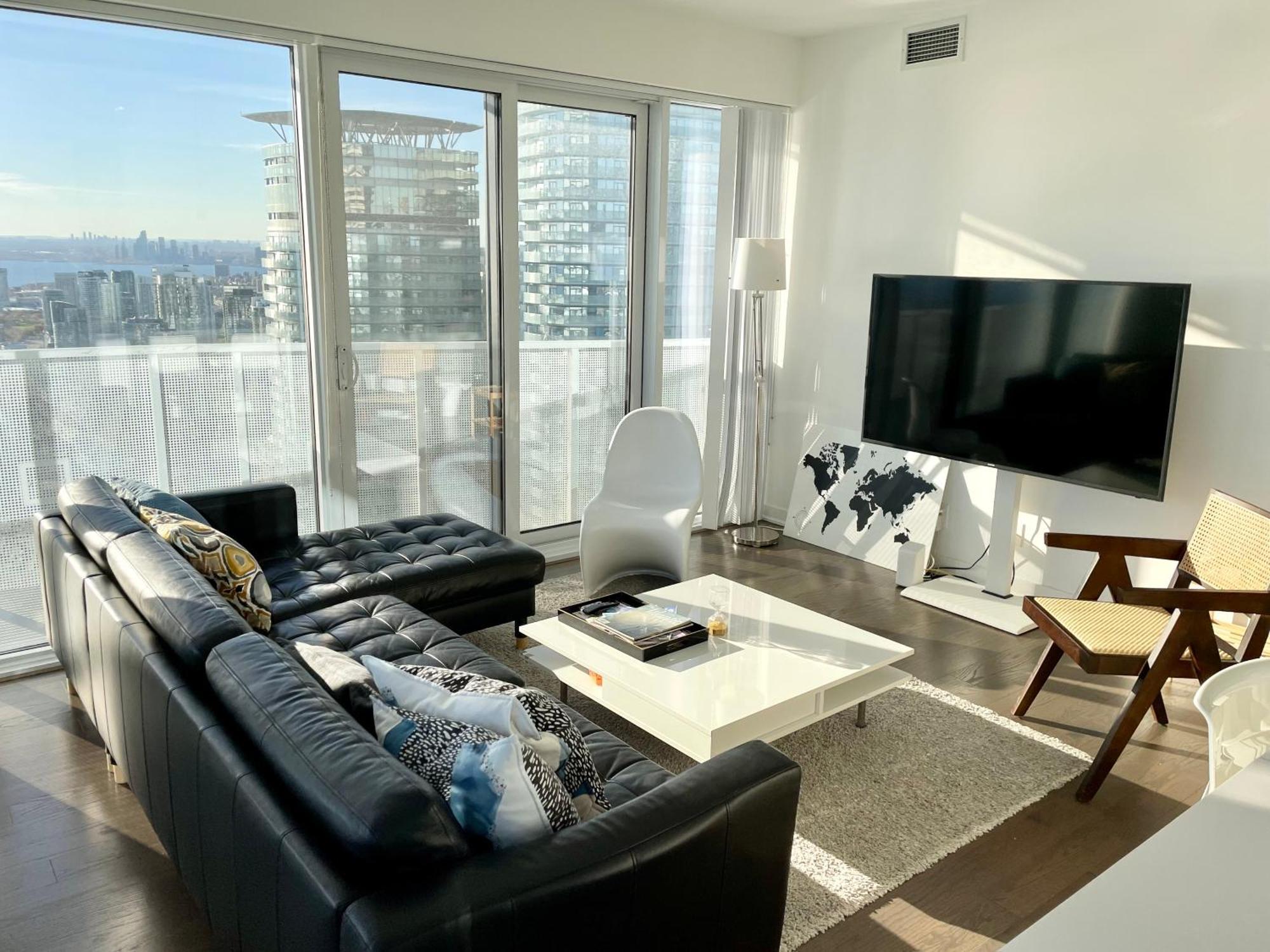 Presidential Heart Of Downtown With Stunning View