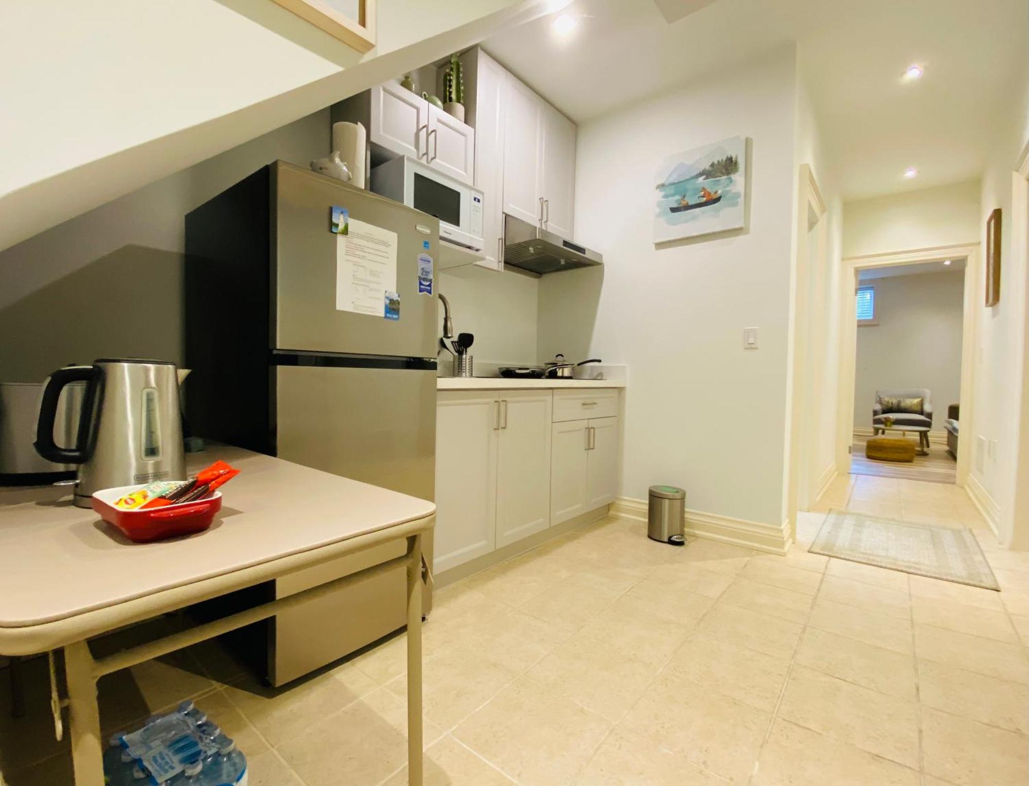 Stylish Private With 2 Bedrooms And Free Parking In Midtown Apartment