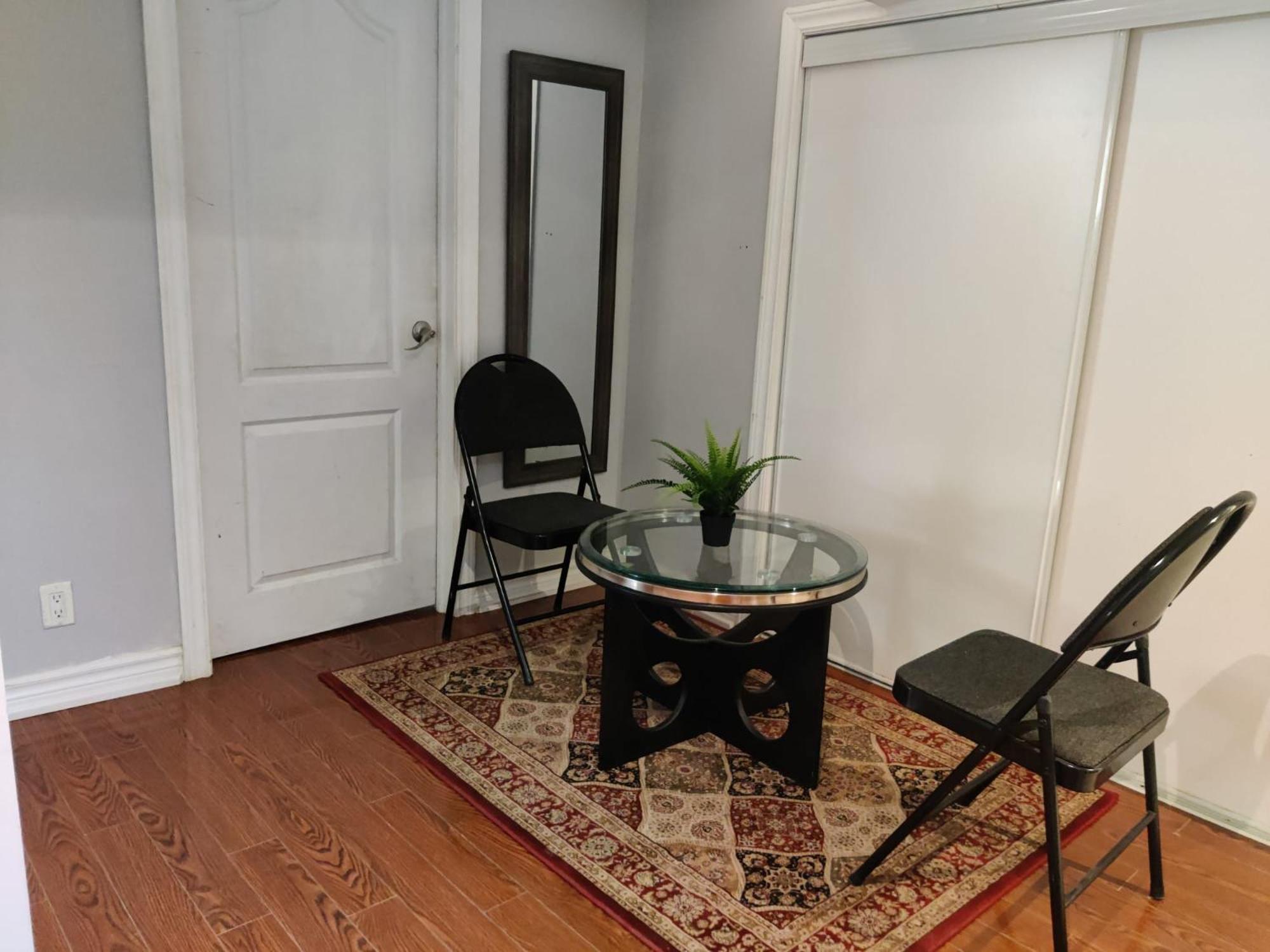 Spacious Mbr Near Kennedy Subway & Go *