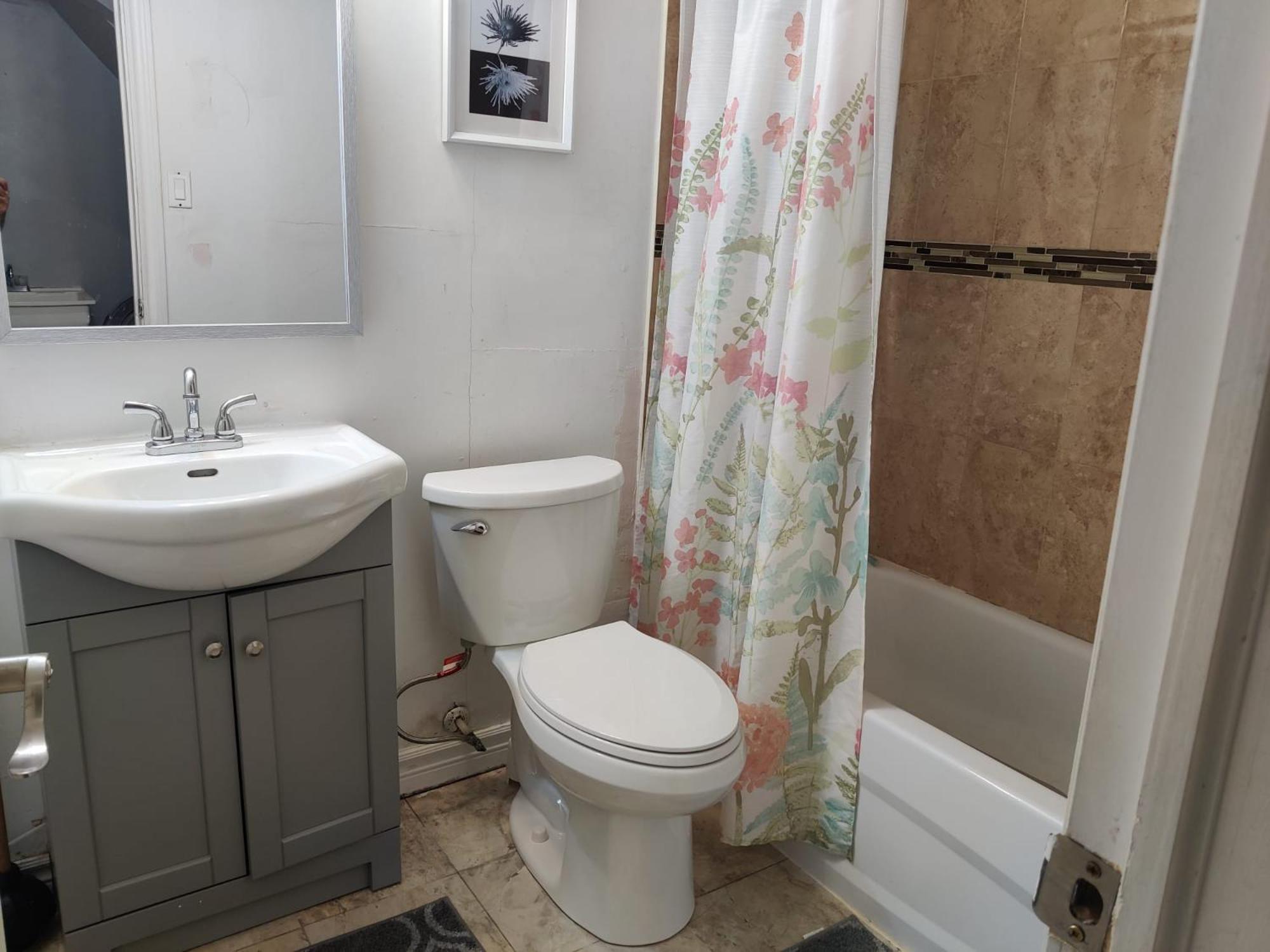 Spacious Mbr Near Kennedy Subway & Go Homestay