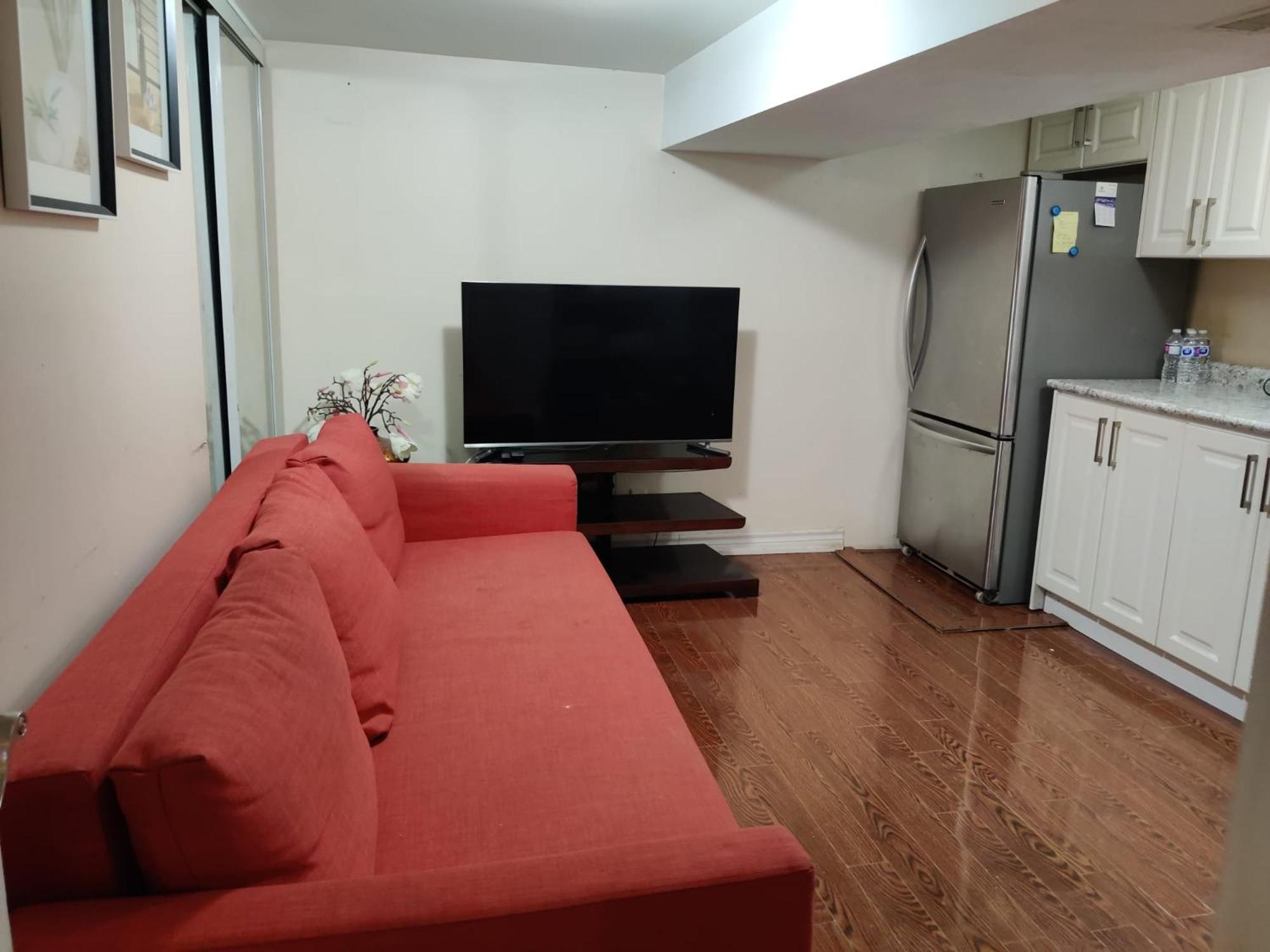 Spacious Mbr Near Kennedy Subway & Go Homestay