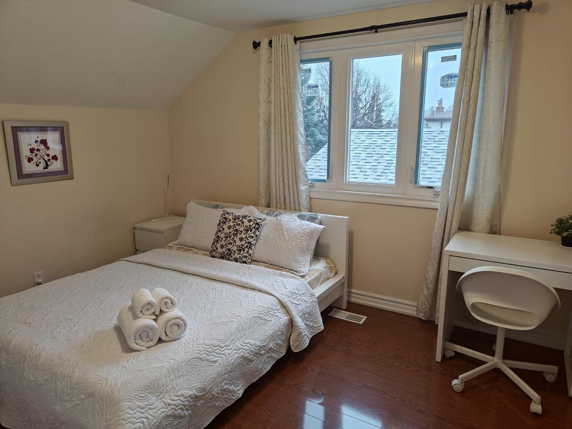 Spacious Mbr Near Kennedy Subway & Go * Toronto