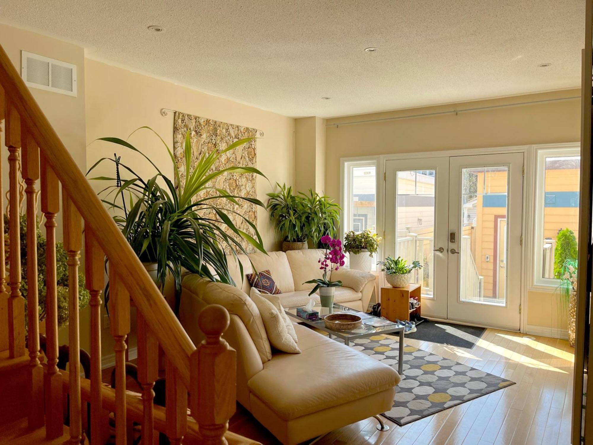 Stunning In Townhouse Across The Homestay *