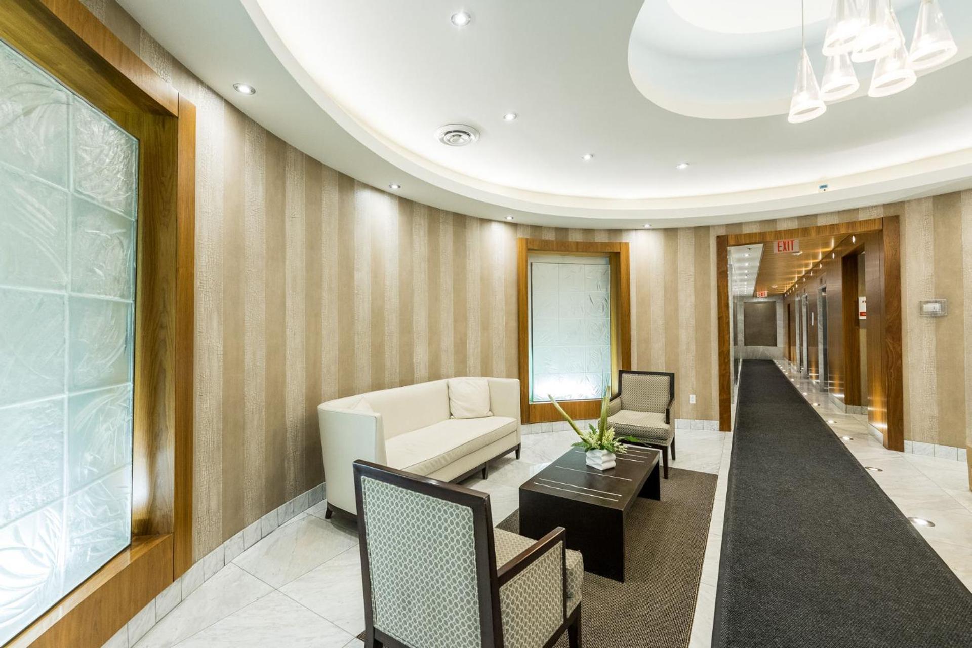 Sky Yorkville Aparthotel 4*