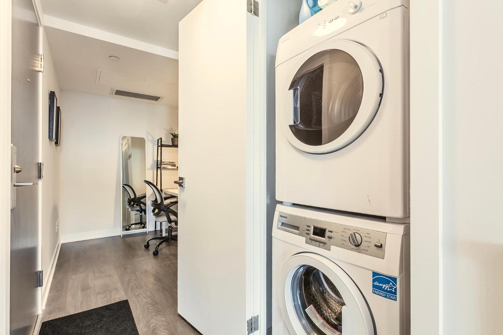 Traveller In Centre Apartment