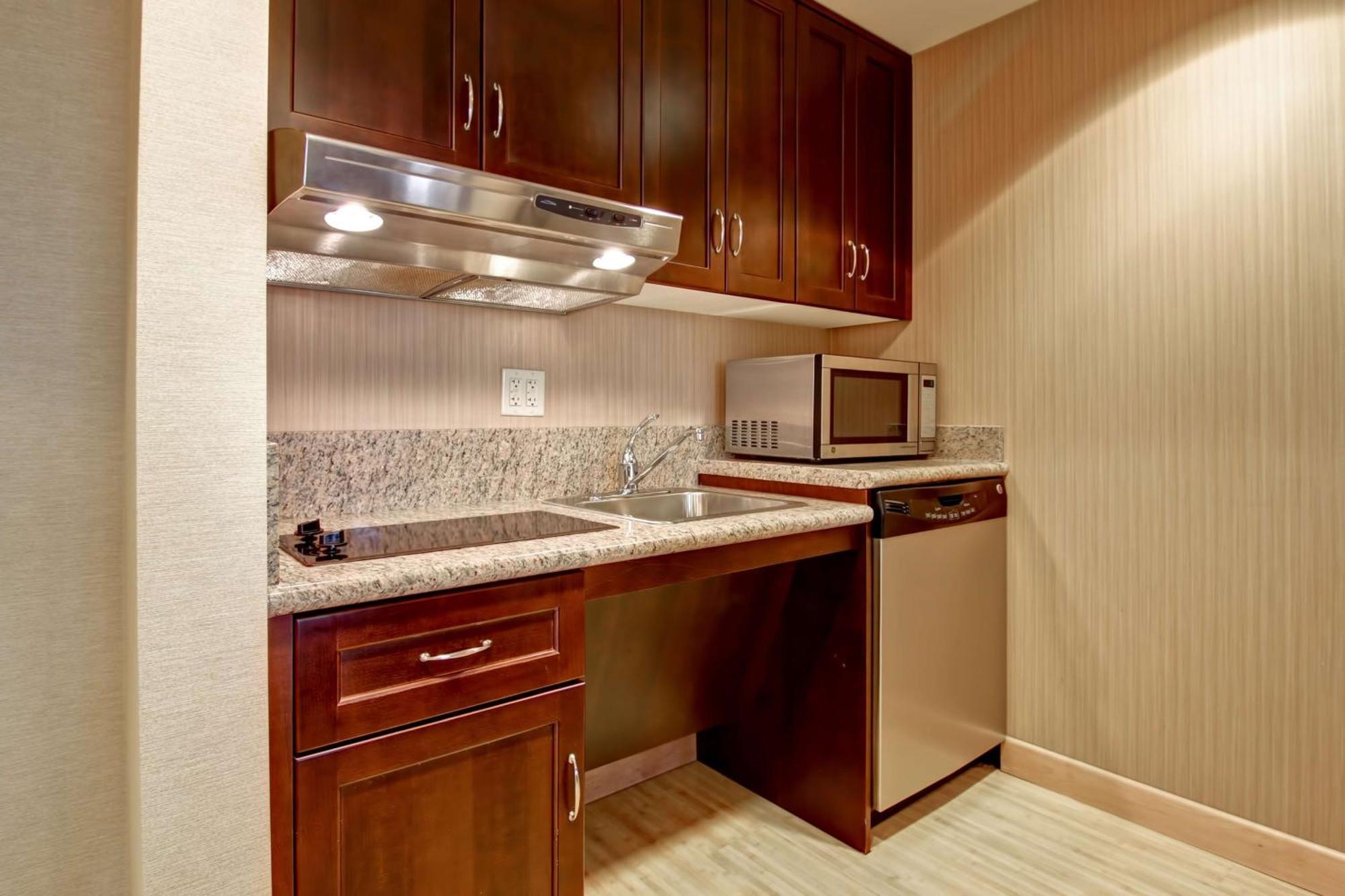 Homewood By Hilton Airport Corporate Centre Hotel Toronto