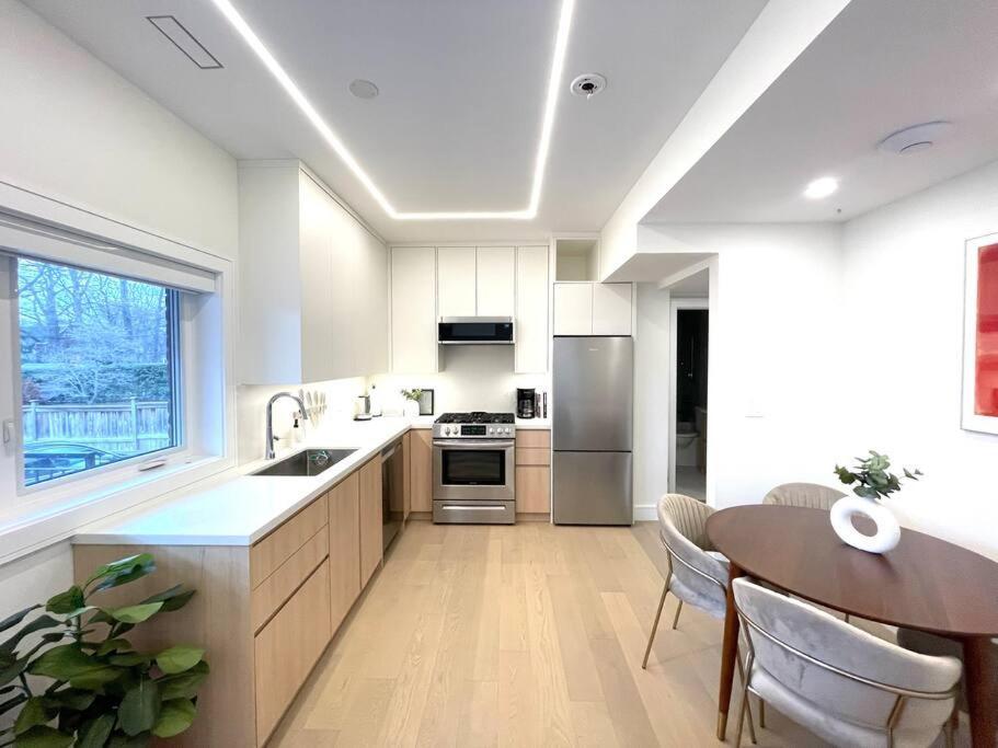 Apartment Modern Close To The With Parking *