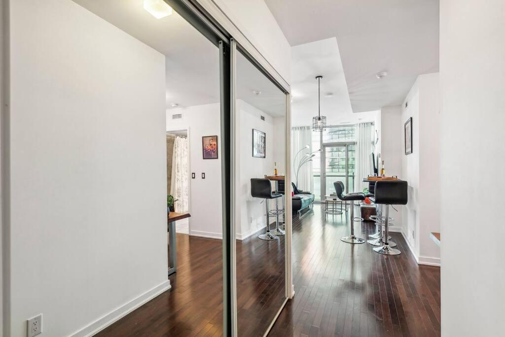 Luxury - Steps To Everything - Balcony View * Toronto