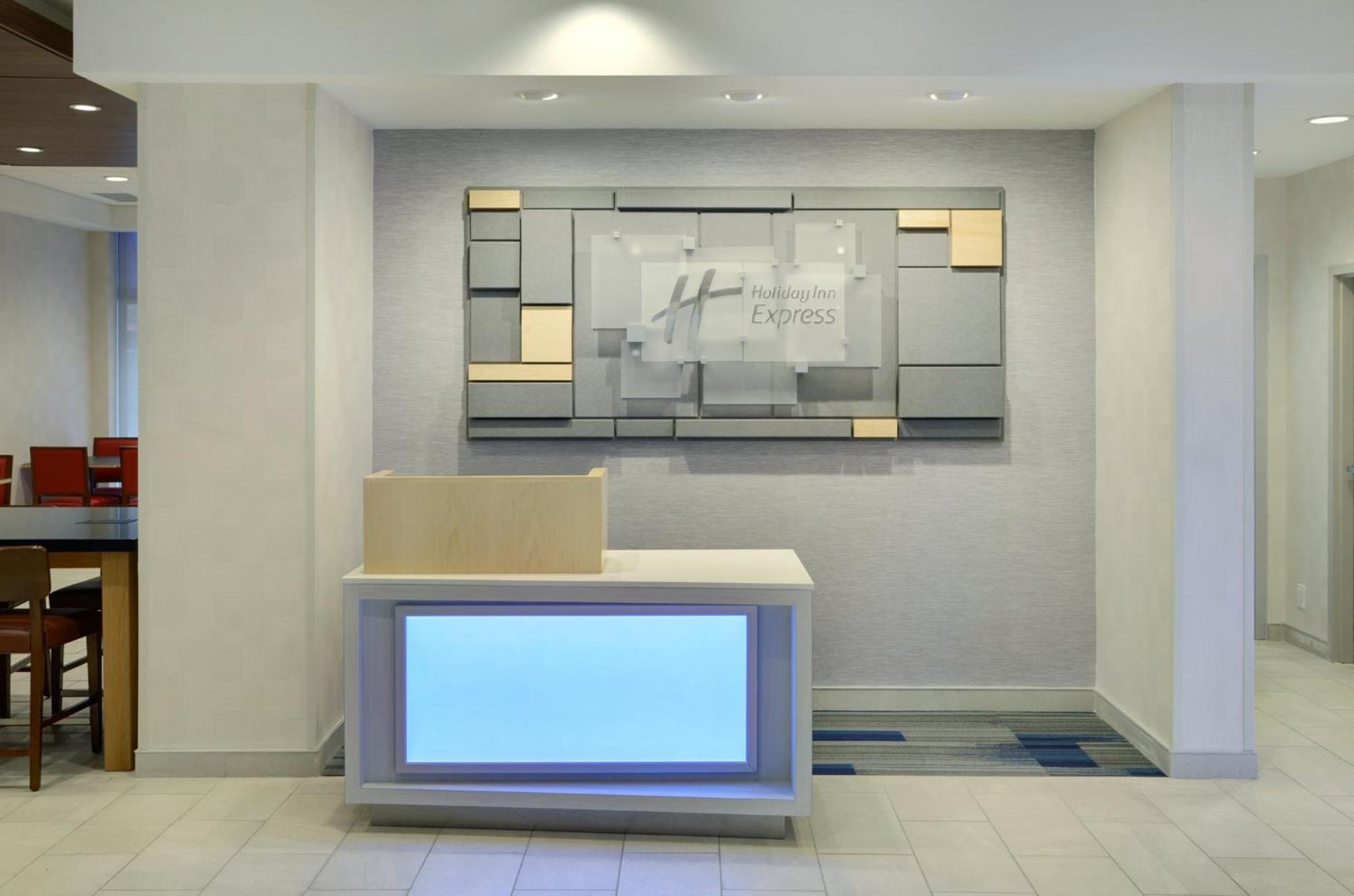 Hotel Express Downtown By Ihg 3*