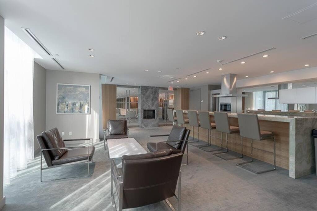 Luxury With Private Terrace Downtown Apartment *