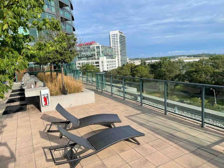 Luxury With Private Terrace Downtown Toronto