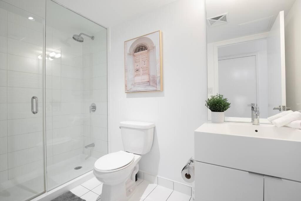 Luxury Downtown Near Cn Tower * Toronto