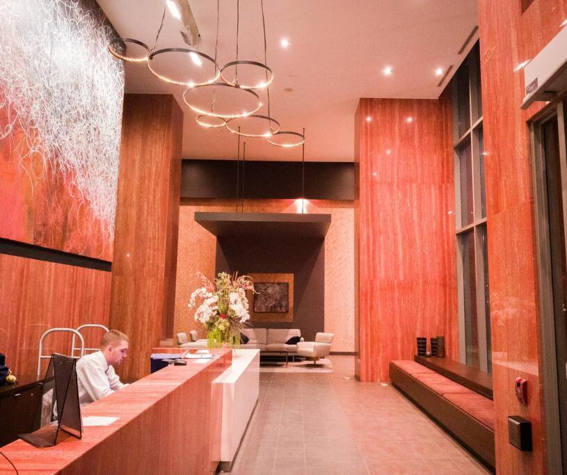 Luxury Downtown Near Cn Tower Toronto