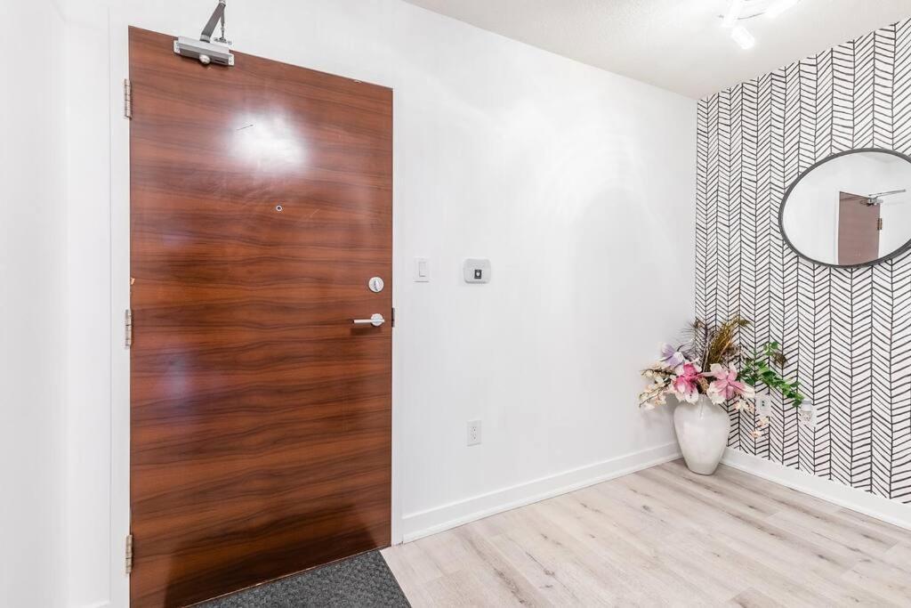 Luxury Downtown Near Cn Tower * Toronto