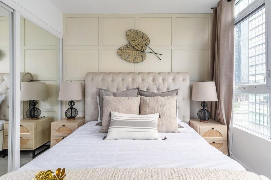 Luxury Downtown Near Cn Tower Apartment *