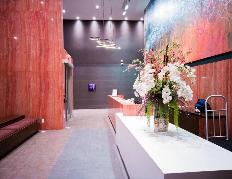 Luxury Downtown Near Cn Tower * Toronto