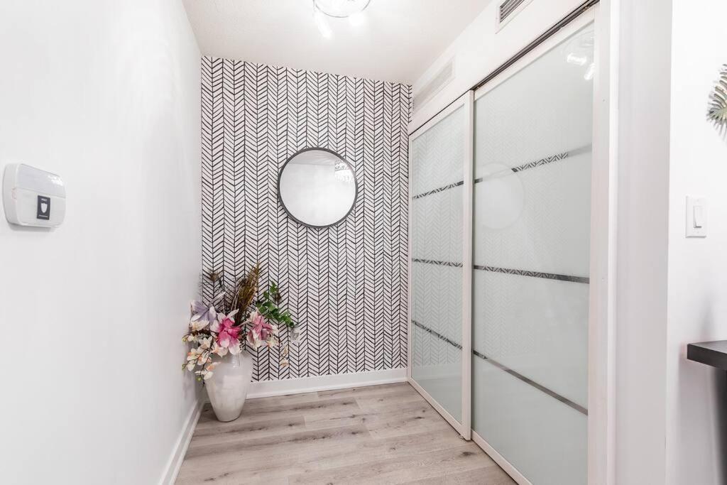 Luxury Downtown Near Cn Tower Toronto