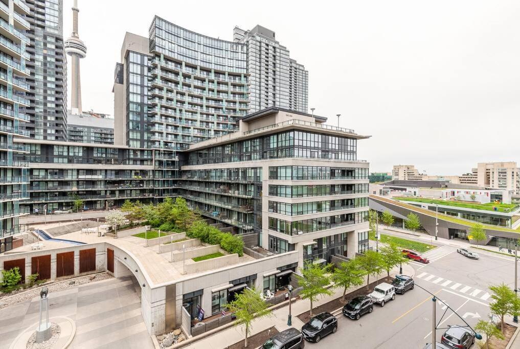 Luxury Downtown Near Cn Tower Apartment