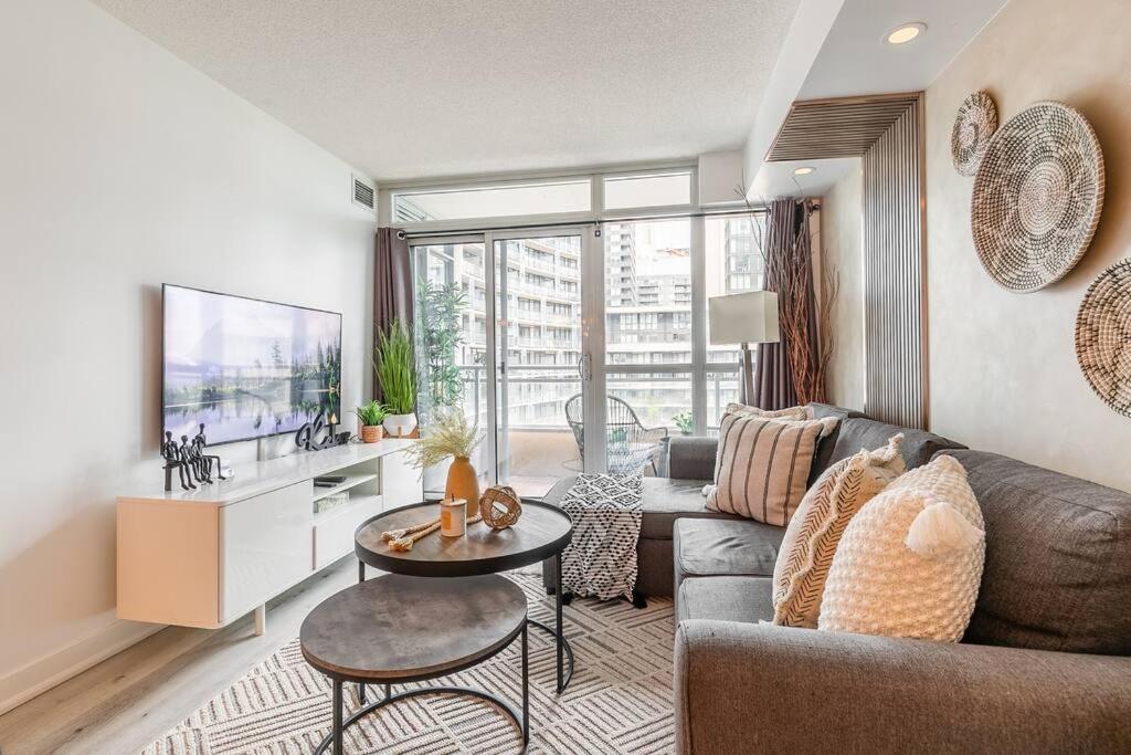 Luxury Downtown Near Cn Tower Apartment *