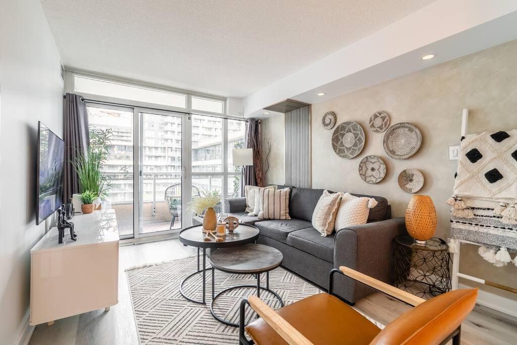 Luxury Downtown Near Cn Tower Toronto