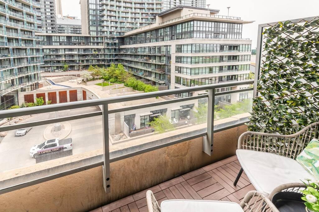 Luxury Downtown Near Cn Tower Apartment