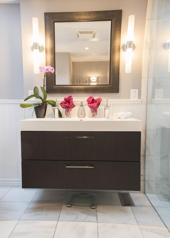 Downtown Luxury Victorian Retreat Toronto