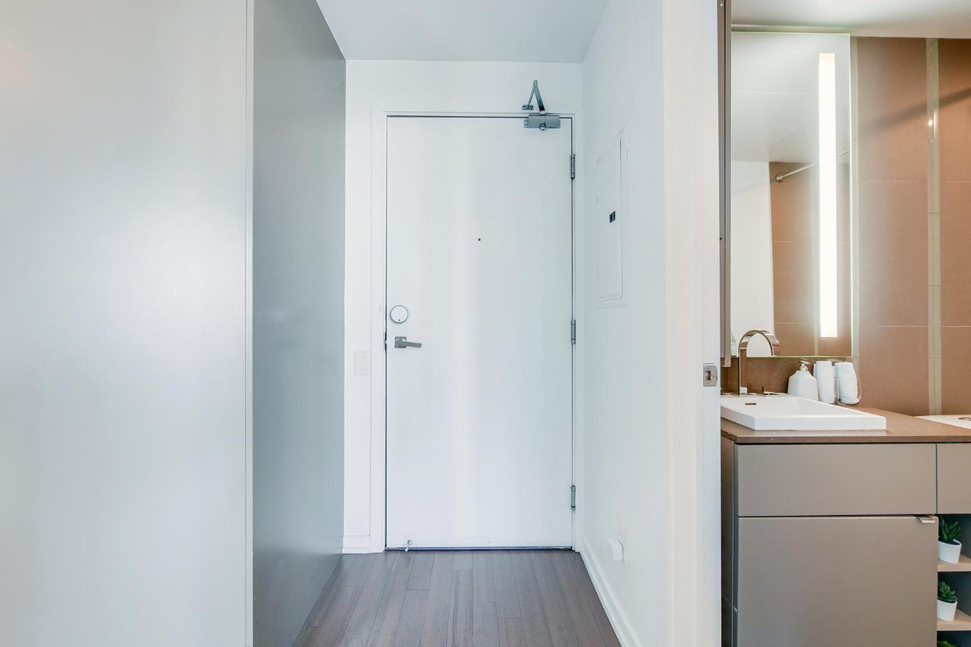 1br - View, Near Cn Tower & Rogers Center